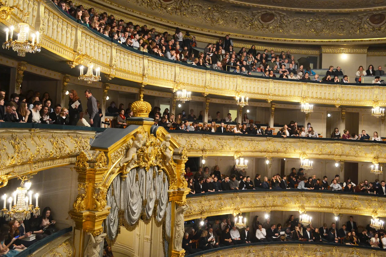 Sala do Teatro Mariinsky Acadêmico Estatal em São Petersburgo.