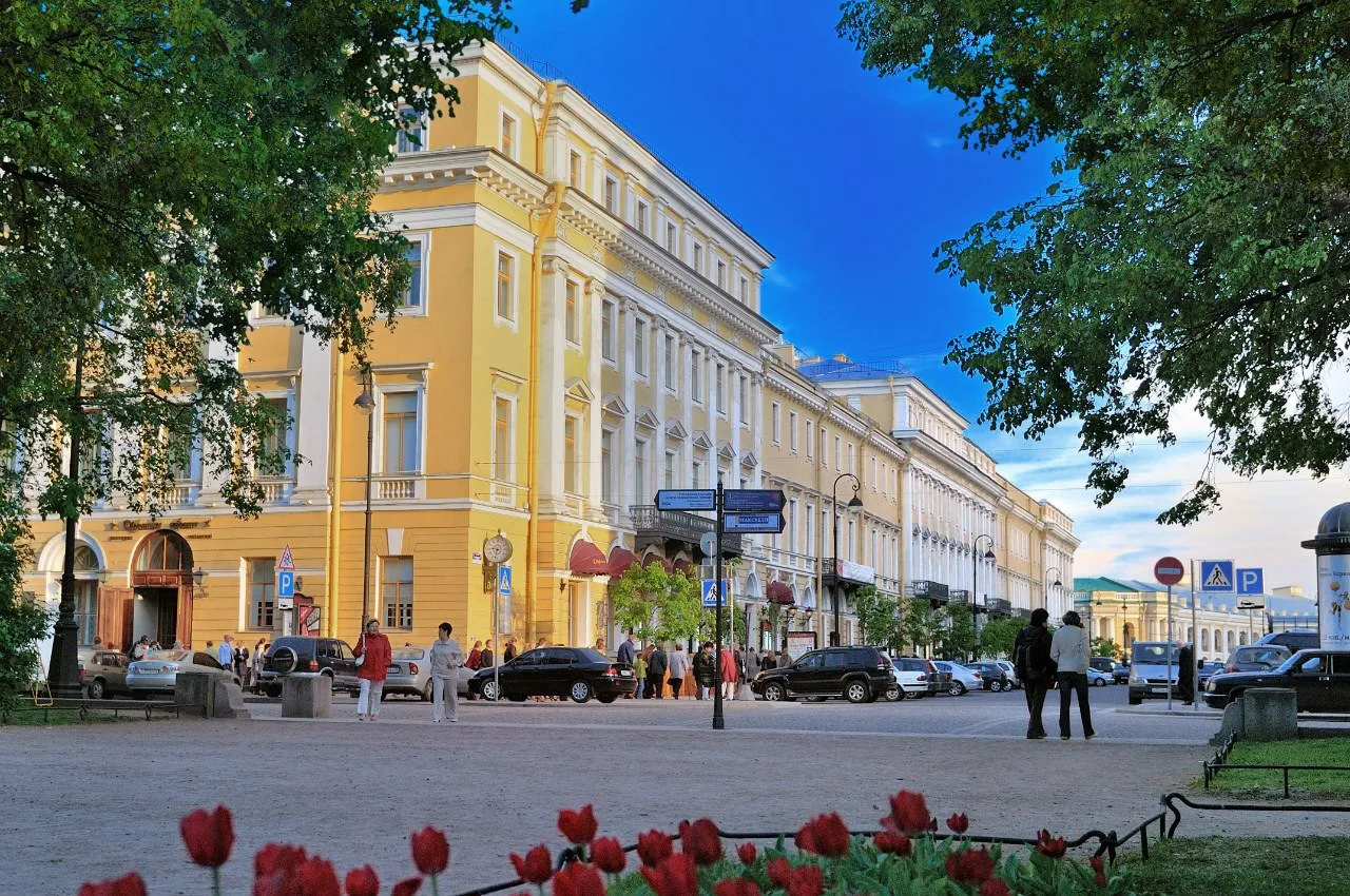 Fachada da Sala Grande da Filarmônica Acadêmica de São Petersburgo Dmitri Shostakovich, uma das salas de concerto mais renomadas do mundo.