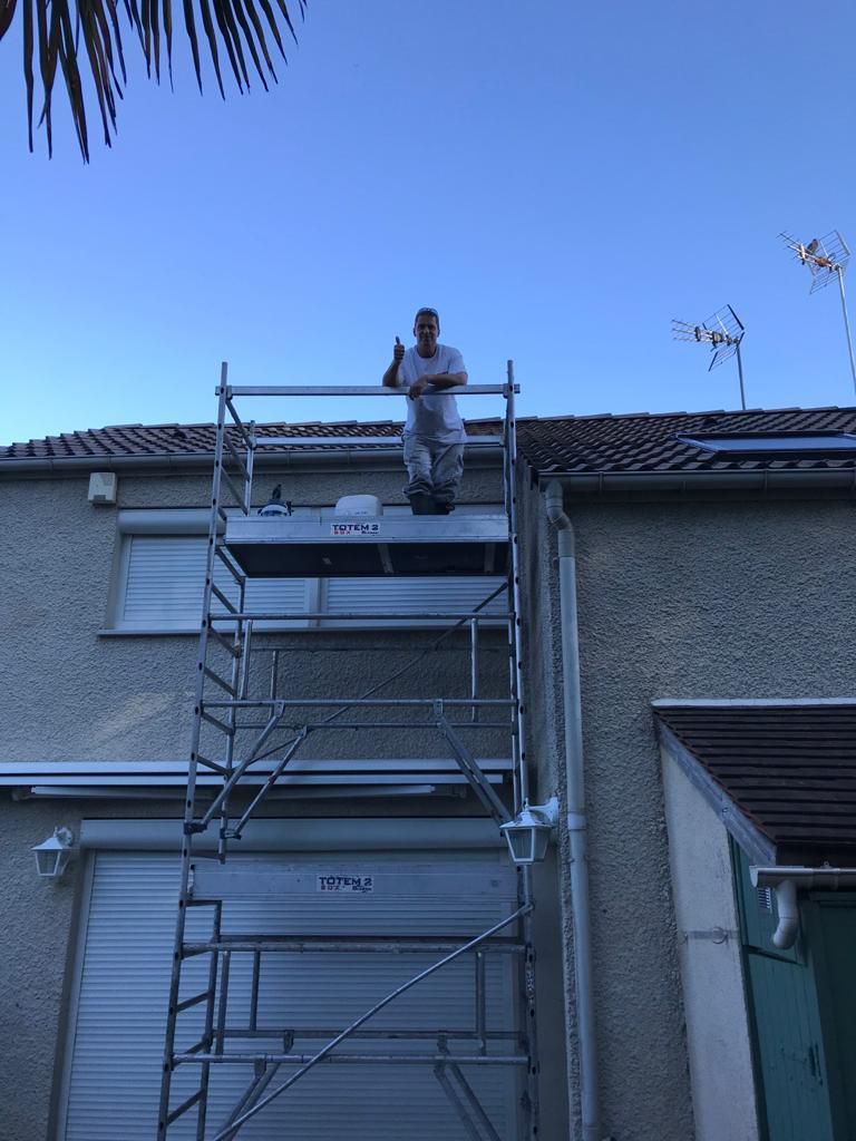 Entretien et traitement de façade à Pontoise 95300 – LC Couvreur