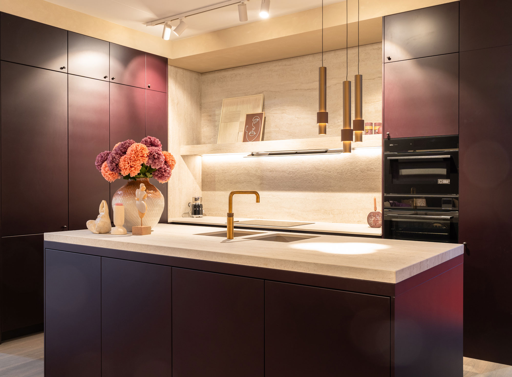 Déva a personal statement in 226 colours