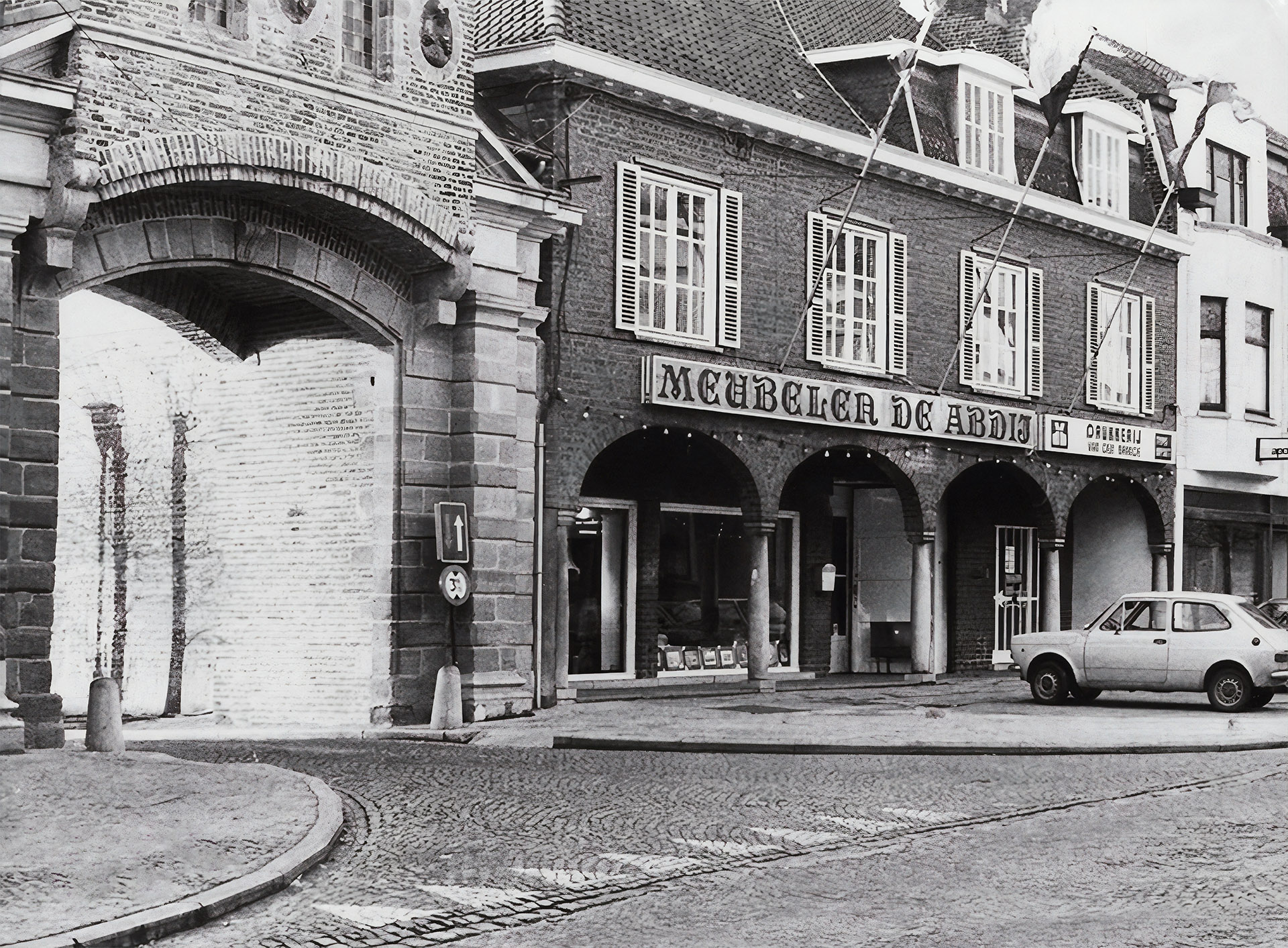 The company has its roots in Ninove, Belgium, where Keukens De Abdij was founded in 1980. Today, Déva combines that long-standing experience with an international outlook and the capabilities to deliver at scale.