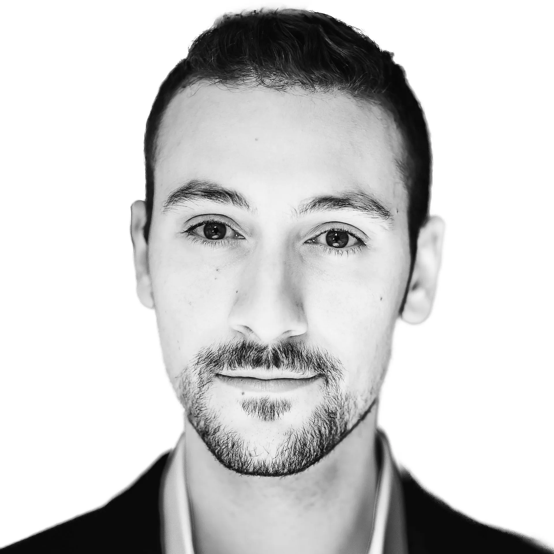 Portrait of the founder of Revenue Nomad, a leader specializing in driving revenue growth and empowering sales teams.