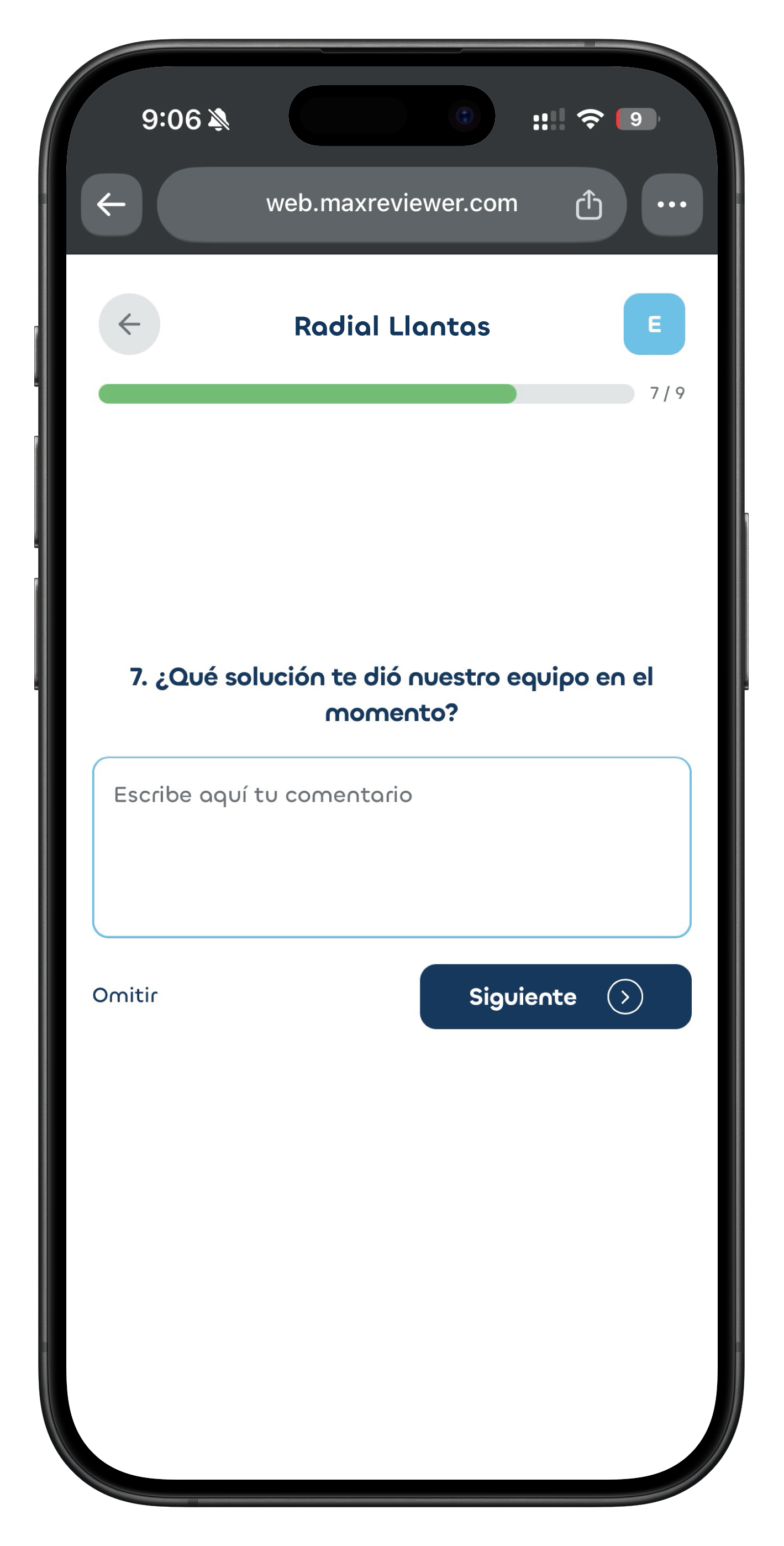 Pantalla de encuesta de MaxReviewer en el celular: datos de contacto opcionales