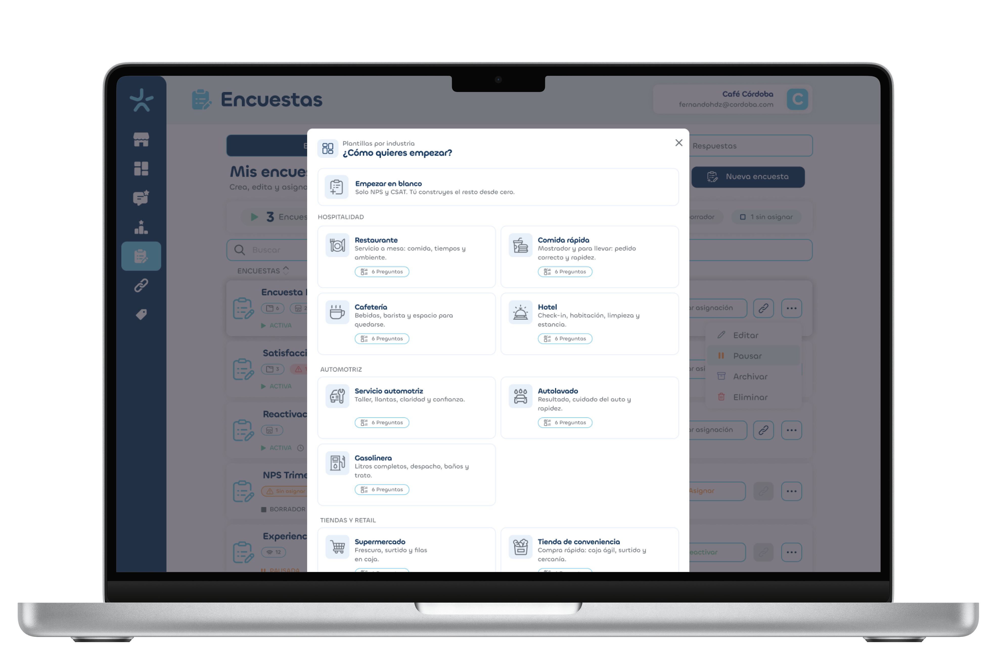 Panel de respuestas y resúmenes con IA de las encuestas en MaxReviewer