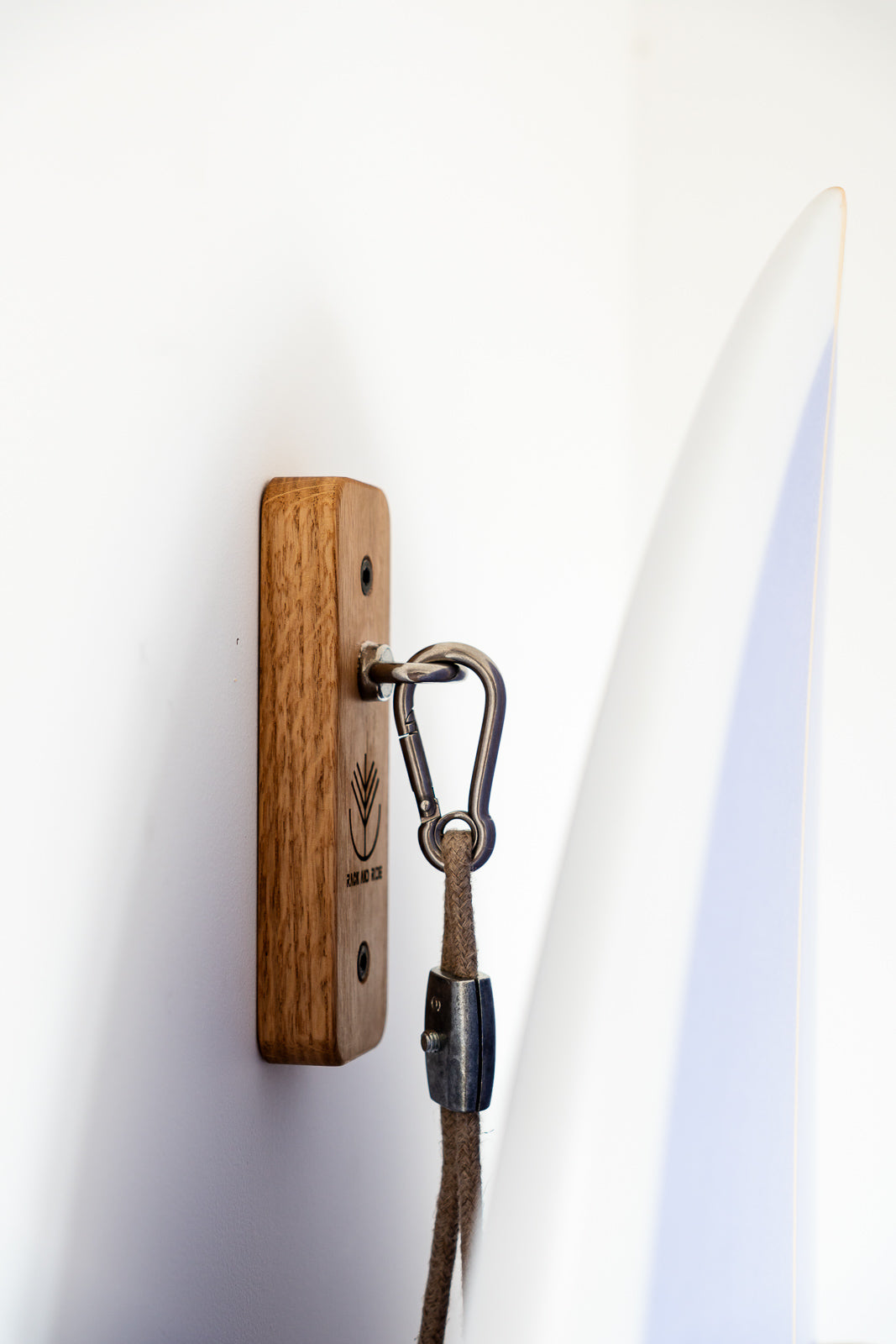Support mural design pour planche de surf – gain de place et rangement élégant