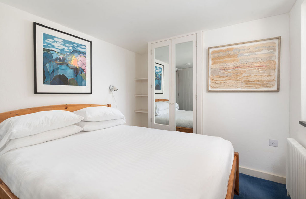 Old Saltings en suite bedroom