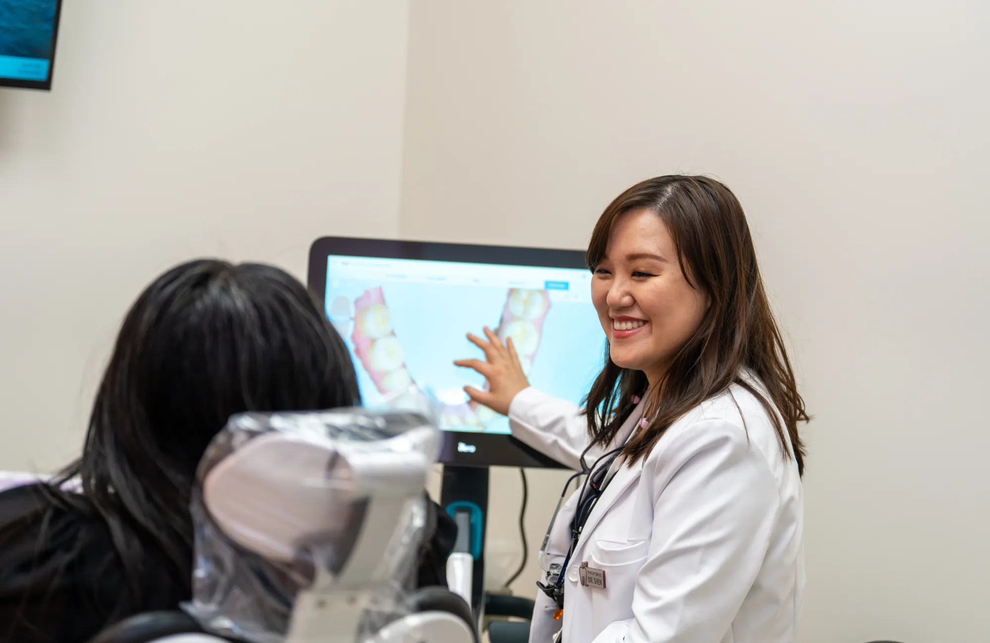 Dr. Shen showing 3D image to patient