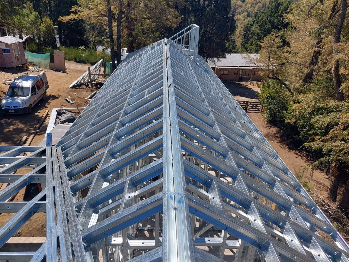 Metal vs Wood Framing: An Architectural Guide to Design, Aesthetics, and Performance