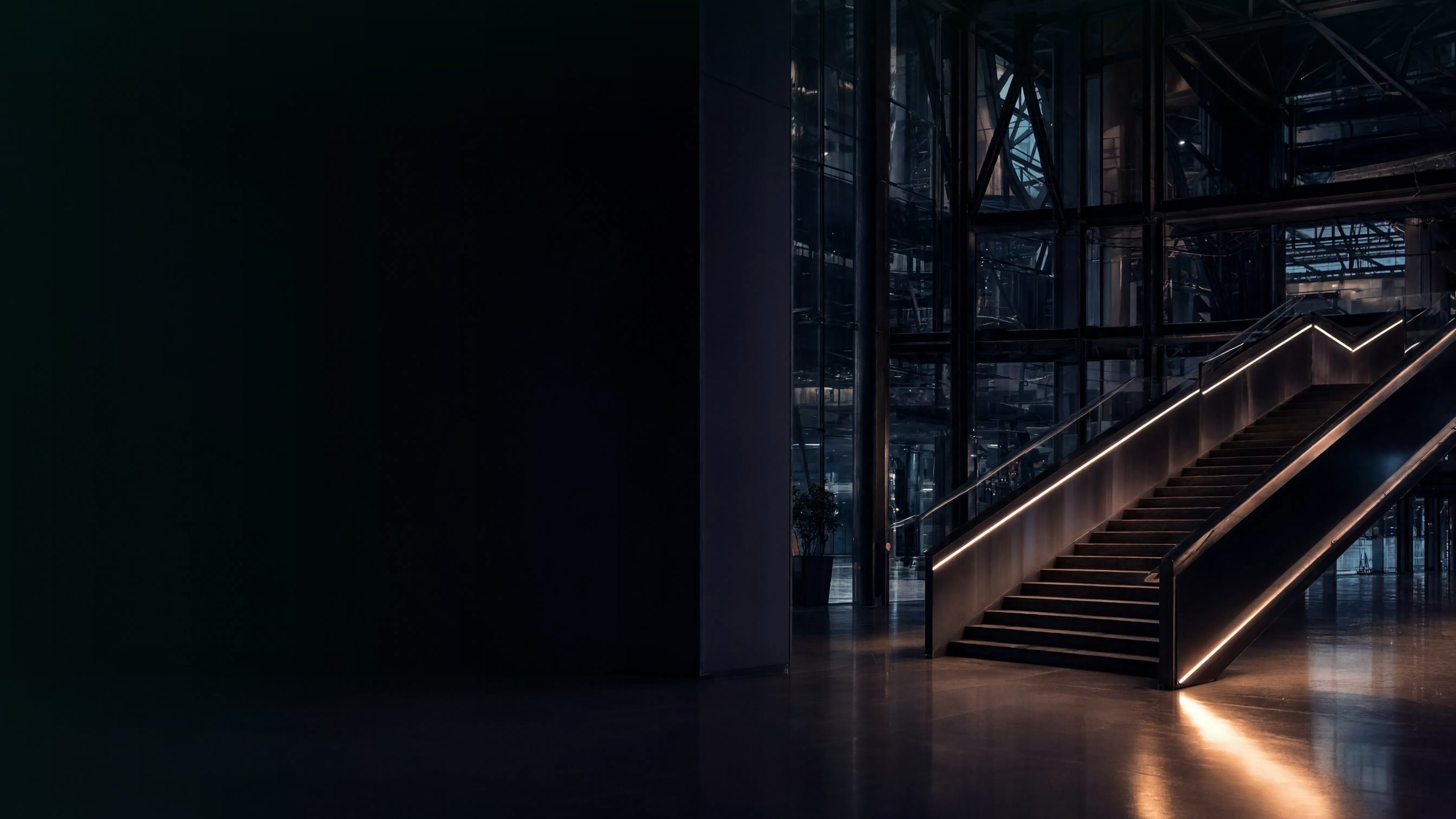 Átrio corporativo moderno à noite com escada escultural, governança ESG