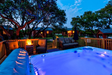 Private cabin rentals in Texas with hot tub and relaxation space
