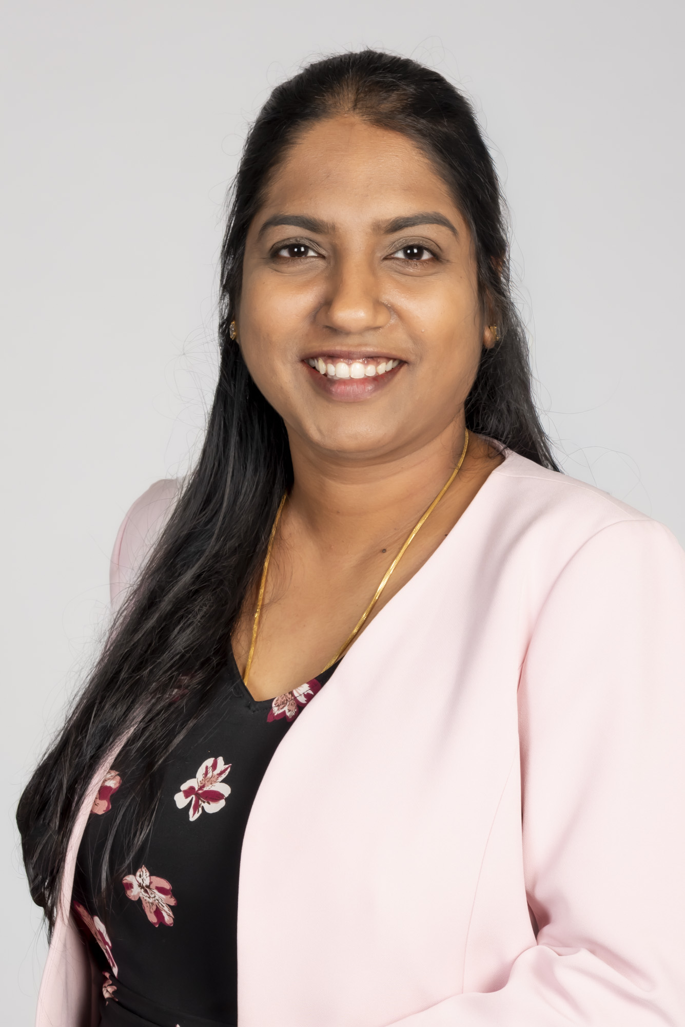 Aish Saravanan Headshot