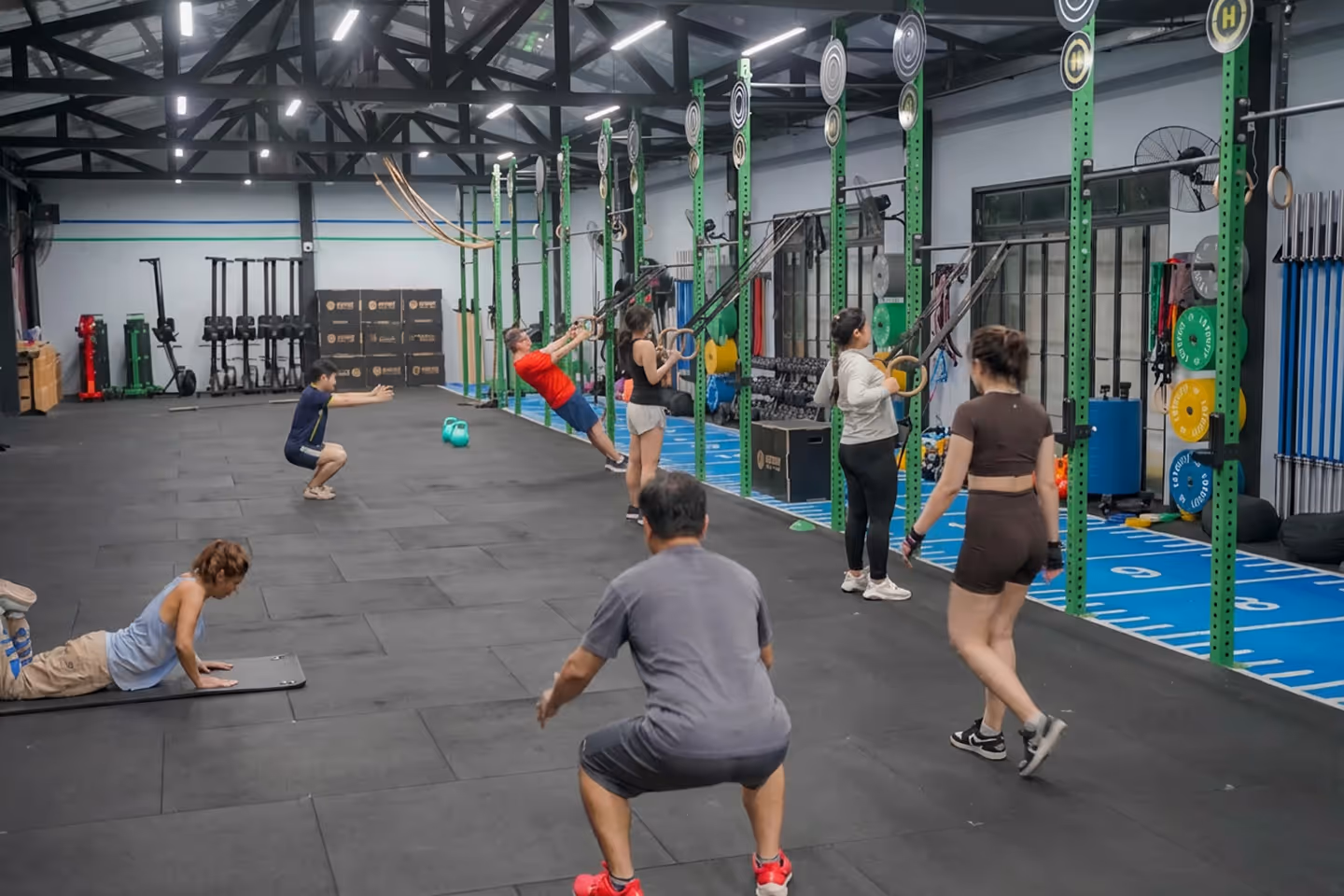 Supportive community, Premium facilities, friendly to beginners