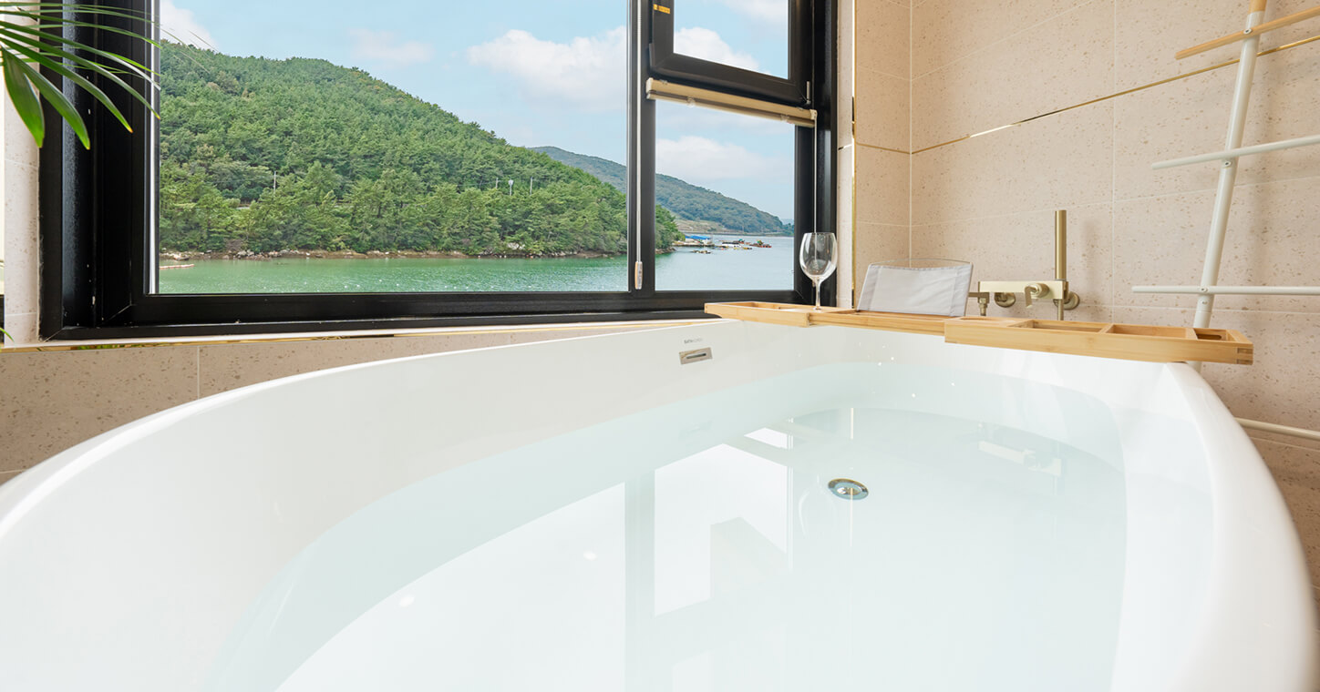 바다의기분 욕실 욕조