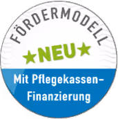 Runder Aufkleber mit Text: "Fördermodell NEU" und "Mit Pflegekassen-Finanzierung", grün und blau.