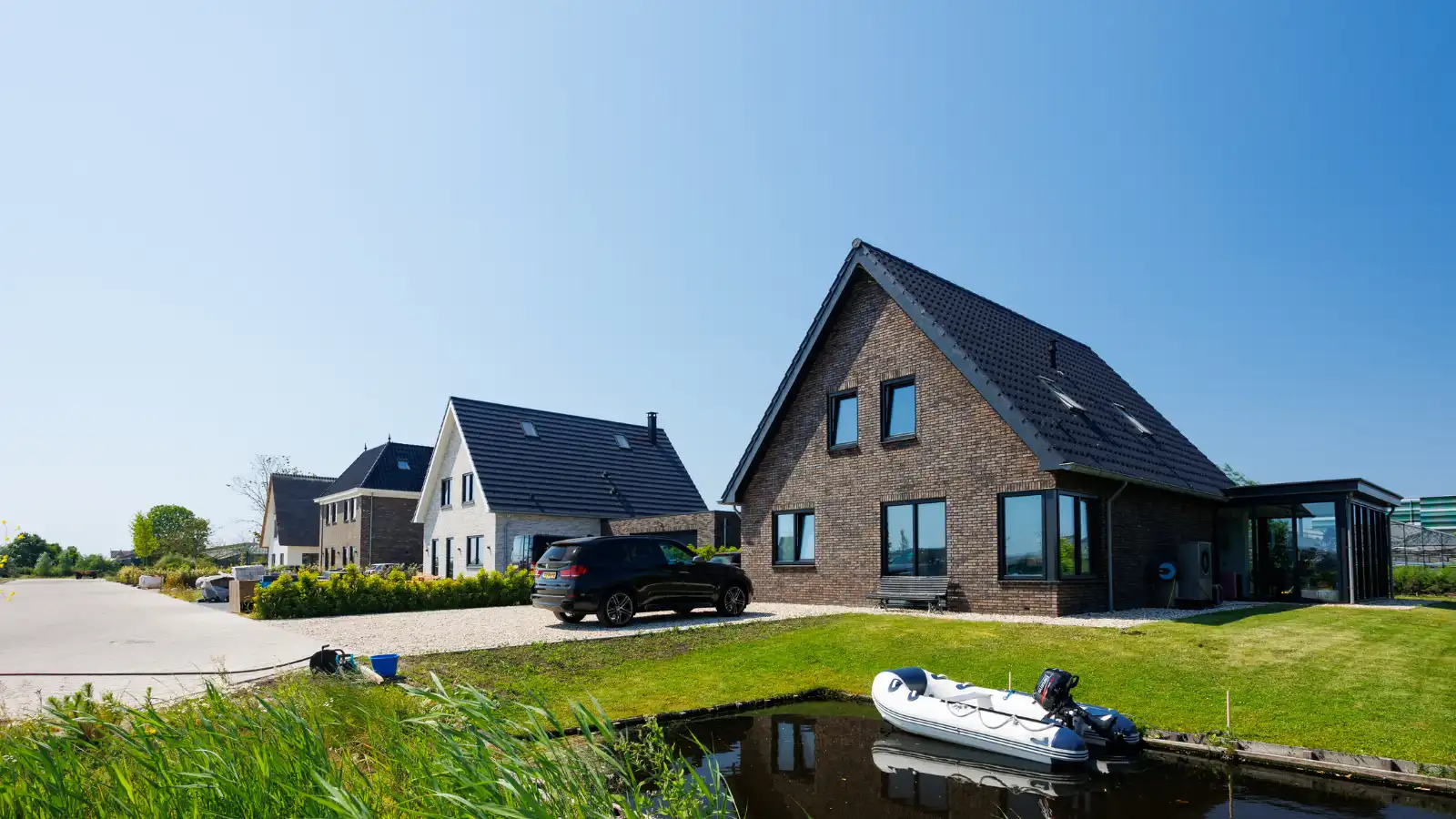 Vrijstaande woning met aanbouw