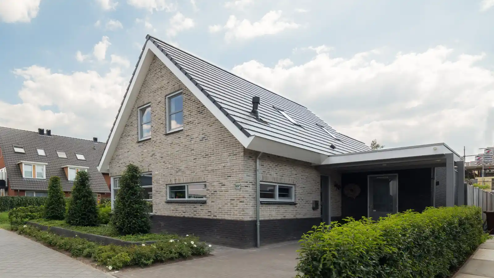 Moderne woning met aangebouwde garage