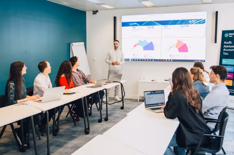 équipe en conférence