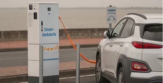 Ladestation für E-Autos – Elektro Schuld unterstützt Elektromobilität