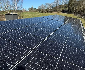 PV-Anlage auf Freifläche – effiziente Sonnenenergienutzung durch Elektro Schuld