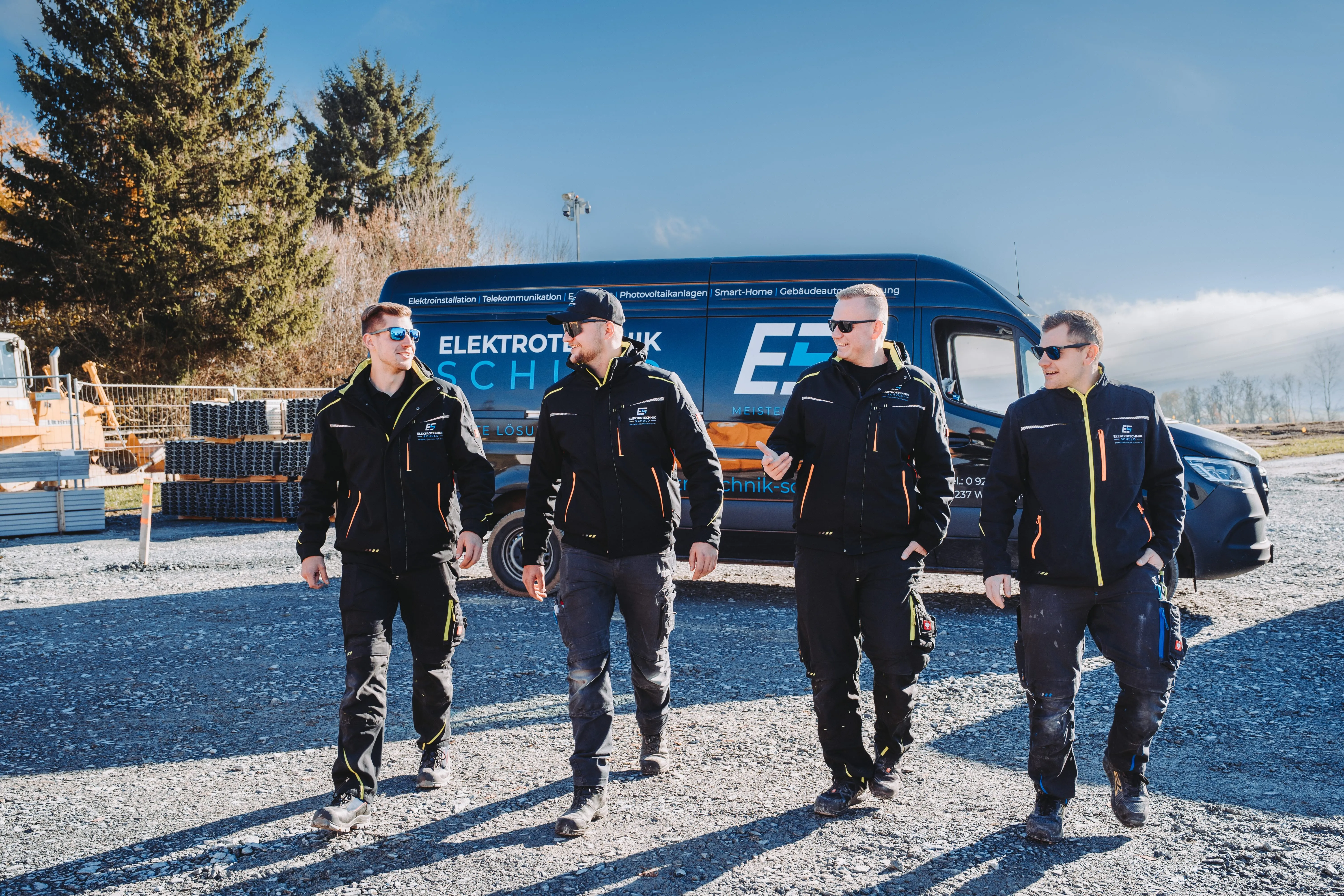 Gruppenfoto Elektro Schuld – qualifiziertes Team für Photovoltaik und E-Mobilität