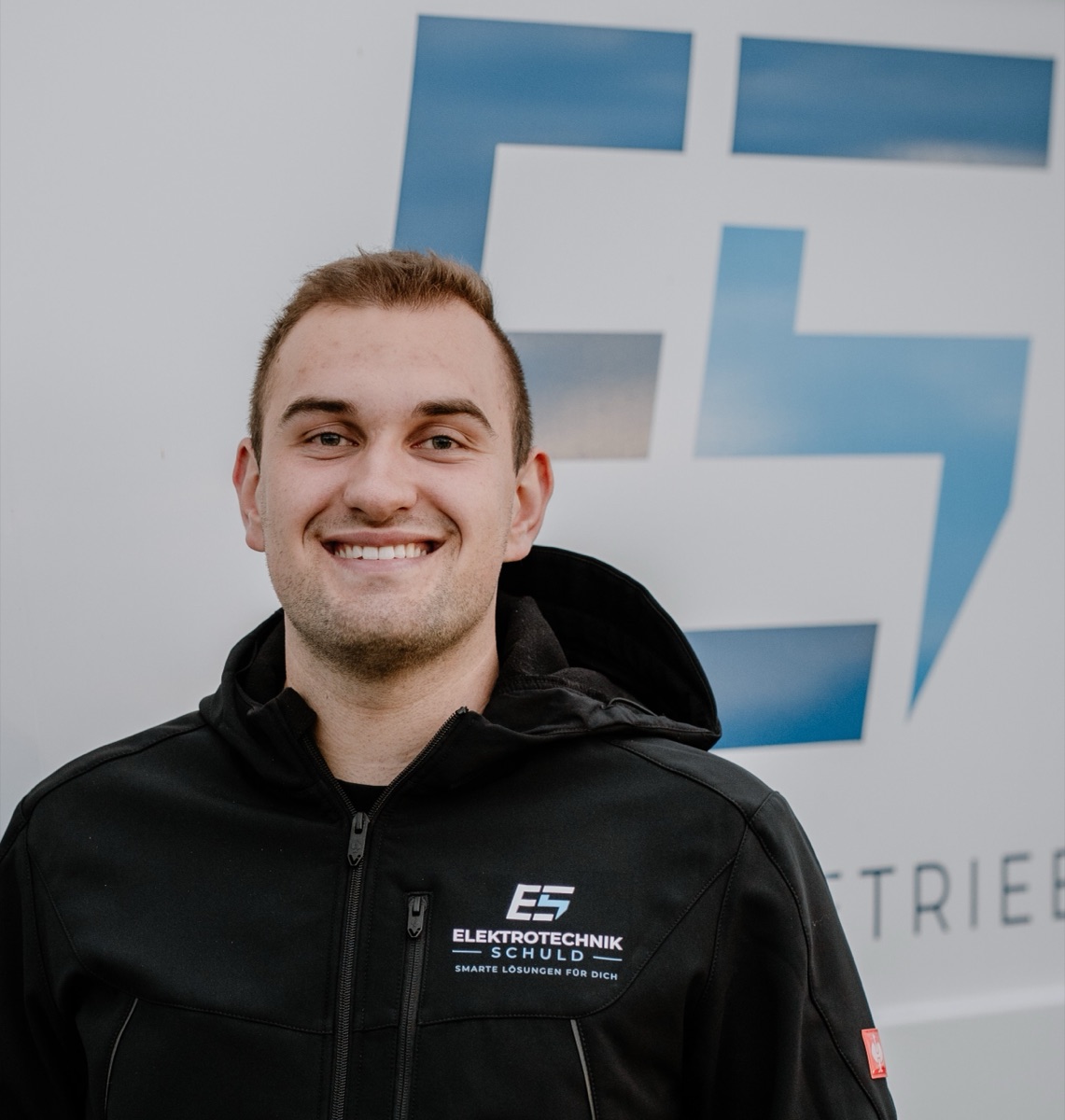 Nico Summerer, Verwaltung bei Elektrotechnik Schuld