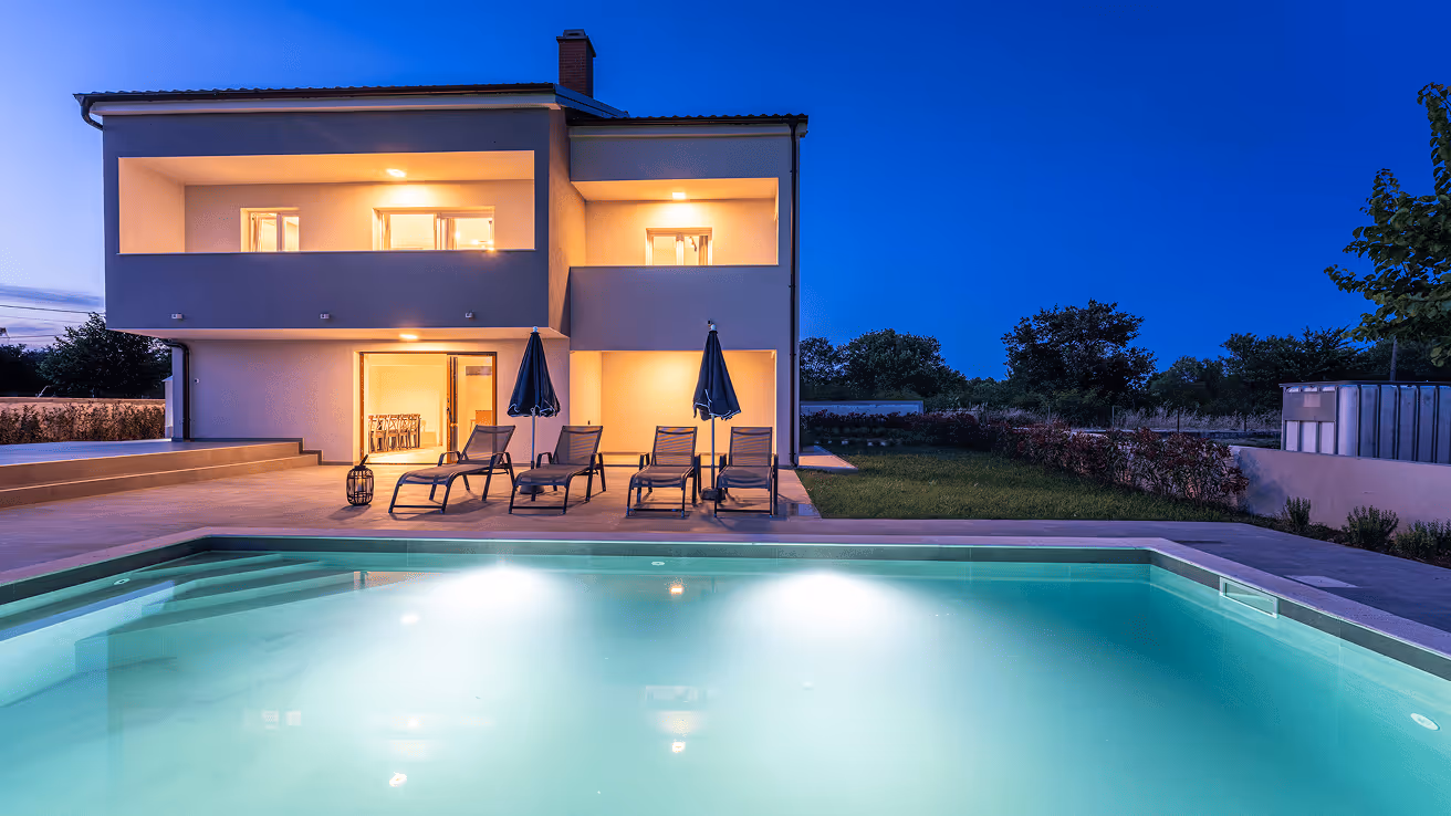 Photo of the house by the pool
