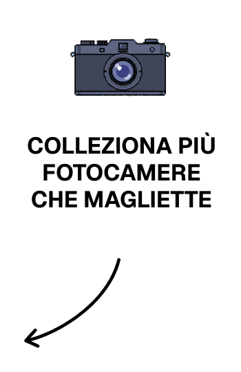 Freccia nera ricurva rivolta verso sinistra con scritto SIMONE sopra.