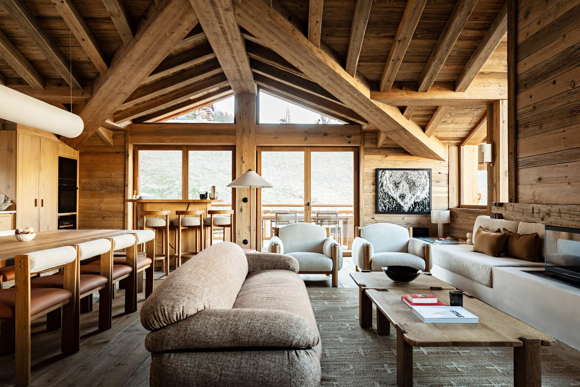 Salle à manger conviviale au Chalet 3 pour des vacances au ski en famille ou entre amis