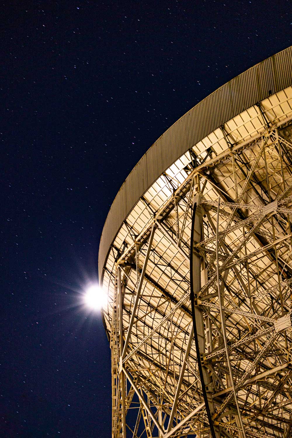 Jodrell Bank Lovell Telescope on a stary night ©Marketing Cheshire
