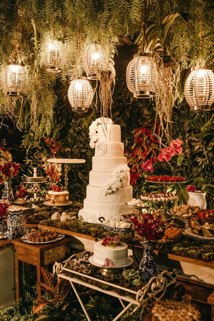 greenery scenic wedding decor