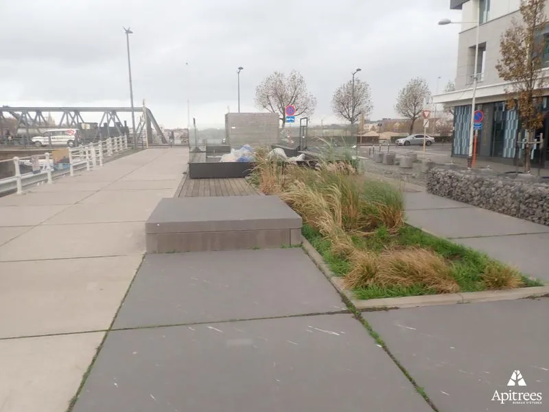 Photo de la situation des berges du canal au port de bruxelles