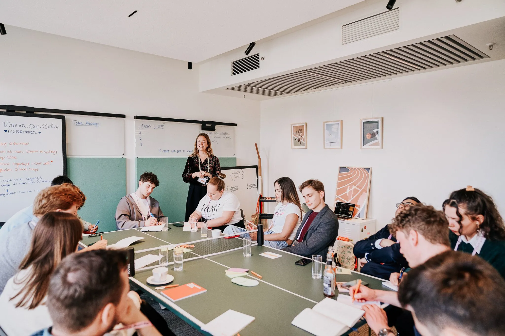 Marielen is speaking in front of a group of young people