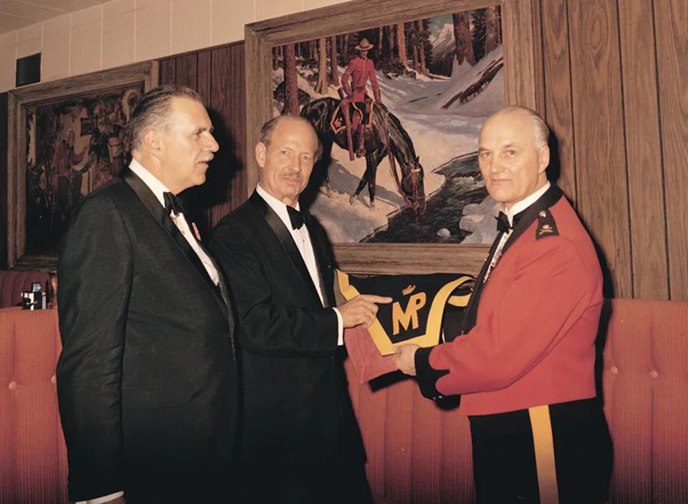 Arnold Friberg becoming honorary member of the RCMP.
