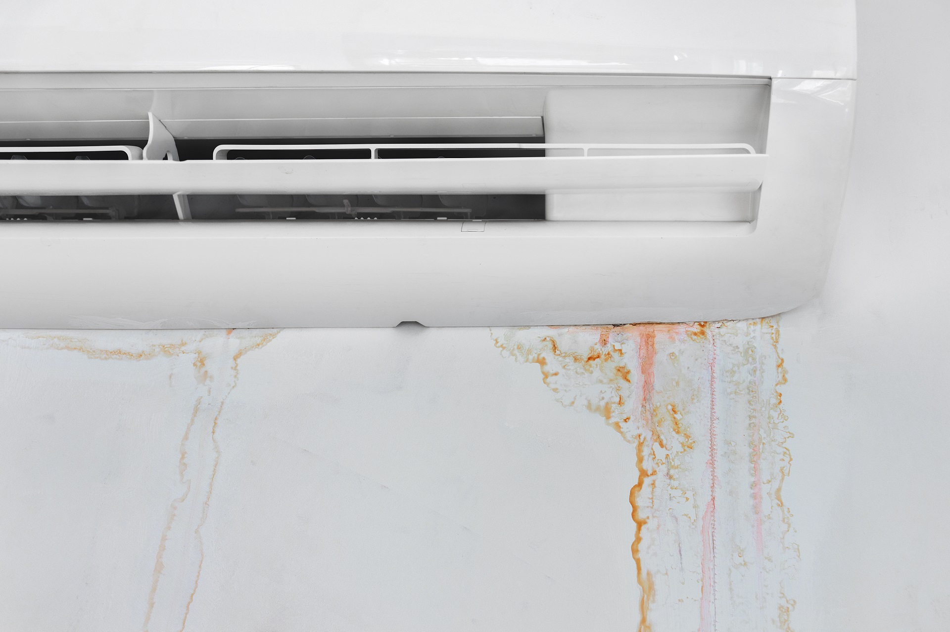 Addressing Water Leaks from Your New Orleans Air Conditioner