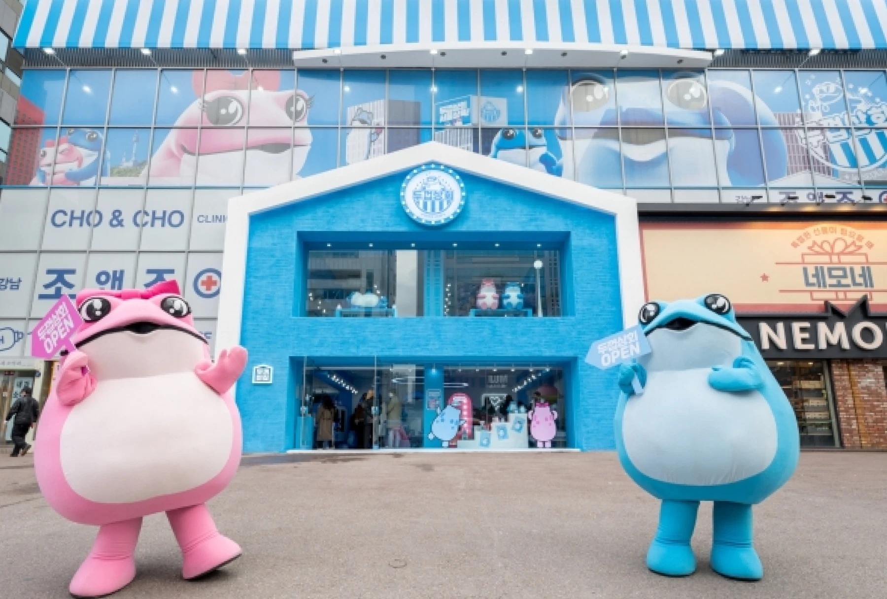 JINRO store with pink and blue mascots.