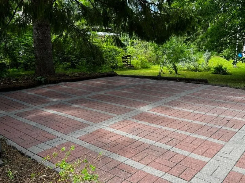 Sammaleen poisto pihalaatoilta