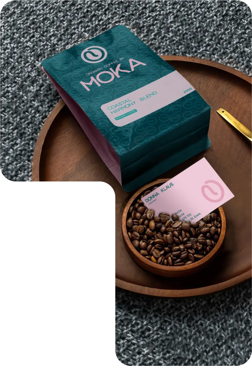 Paquet de café bio Moka avec identité visuelle moderne, branding éco-responsable pour une marque artisanale.