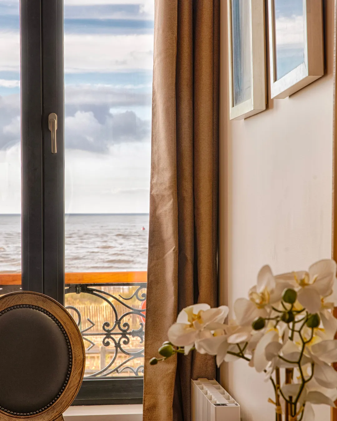 Chambre avec vue sur la mer d'un logement La Vague