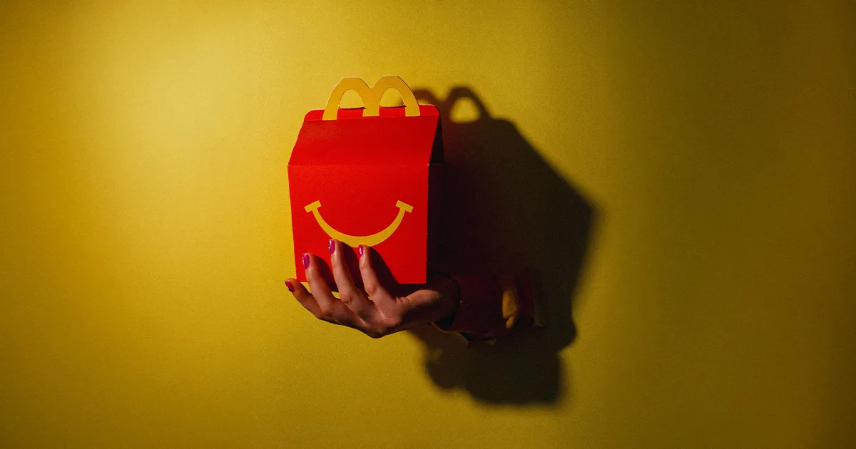 Effetto alone e percezione del brand: perché un bel logo fa sembrare migliore anche il prodotto