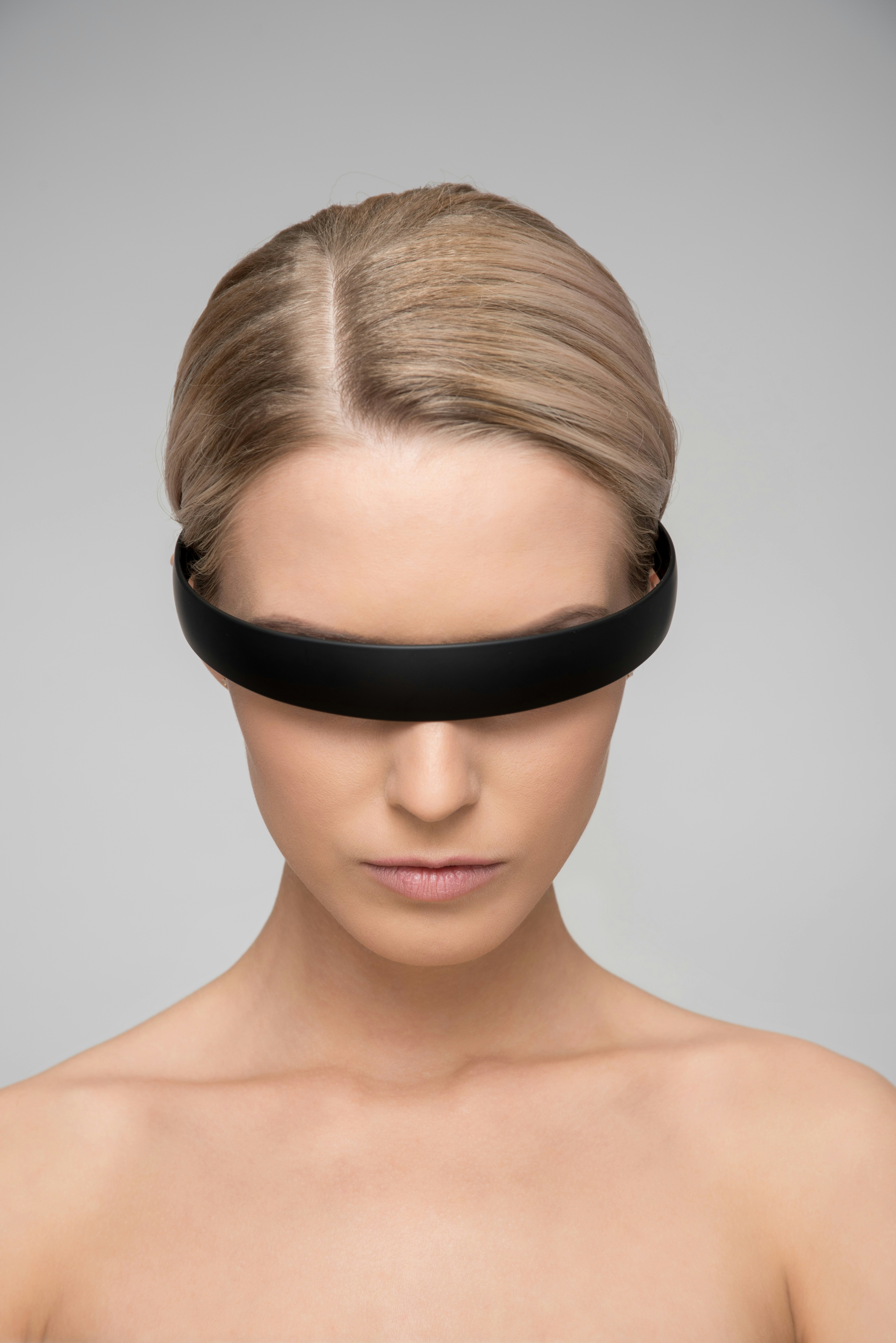 Woman wearing eye gear.