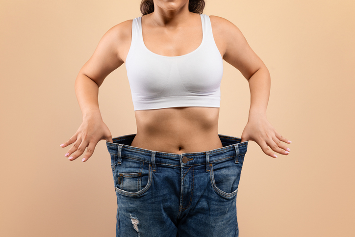 Healthcare professional discussing treatment goals and personalized tirzepatide care with a woman during a weight-loss consultation.