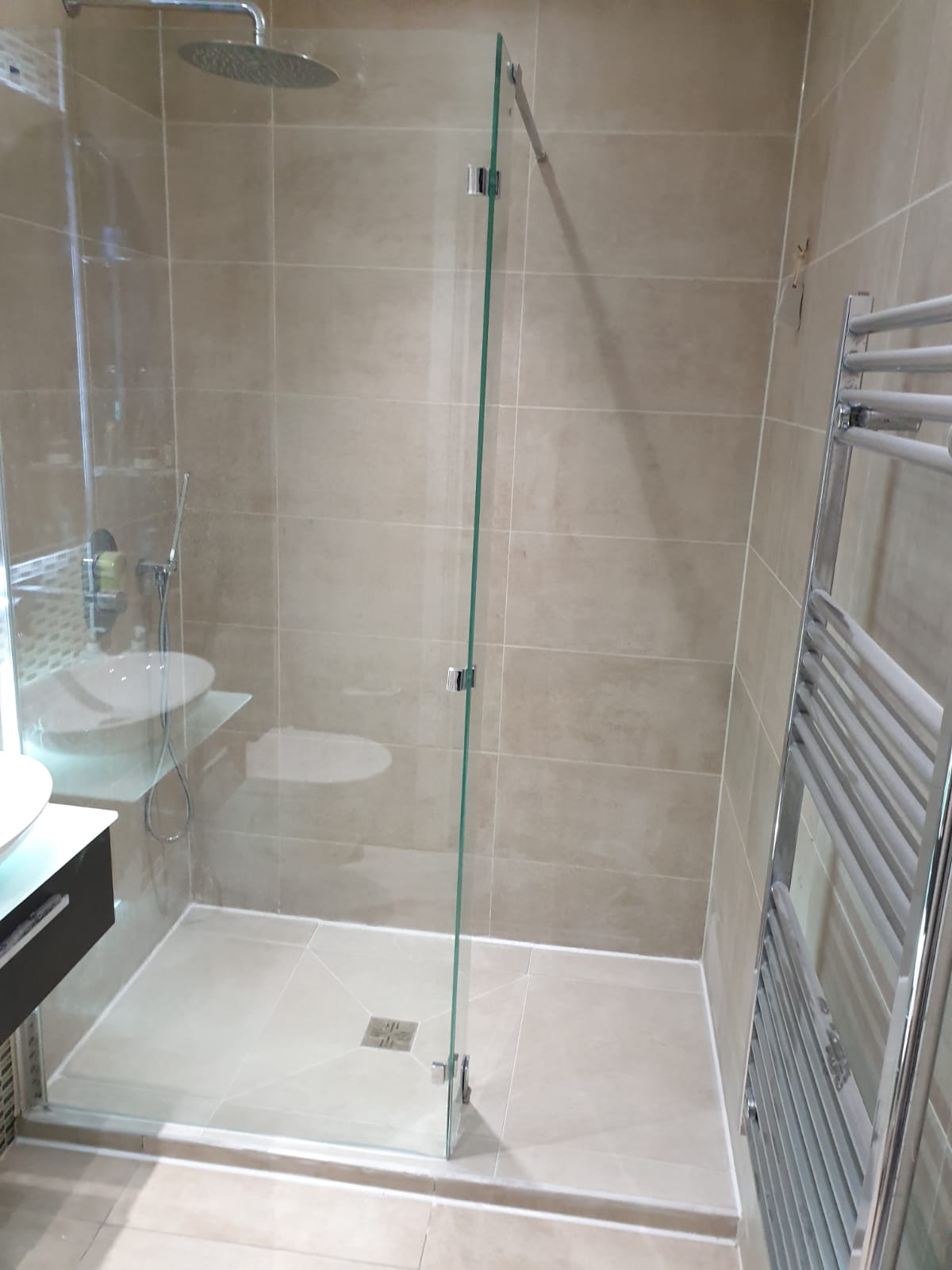 image of plumber fixing a sink