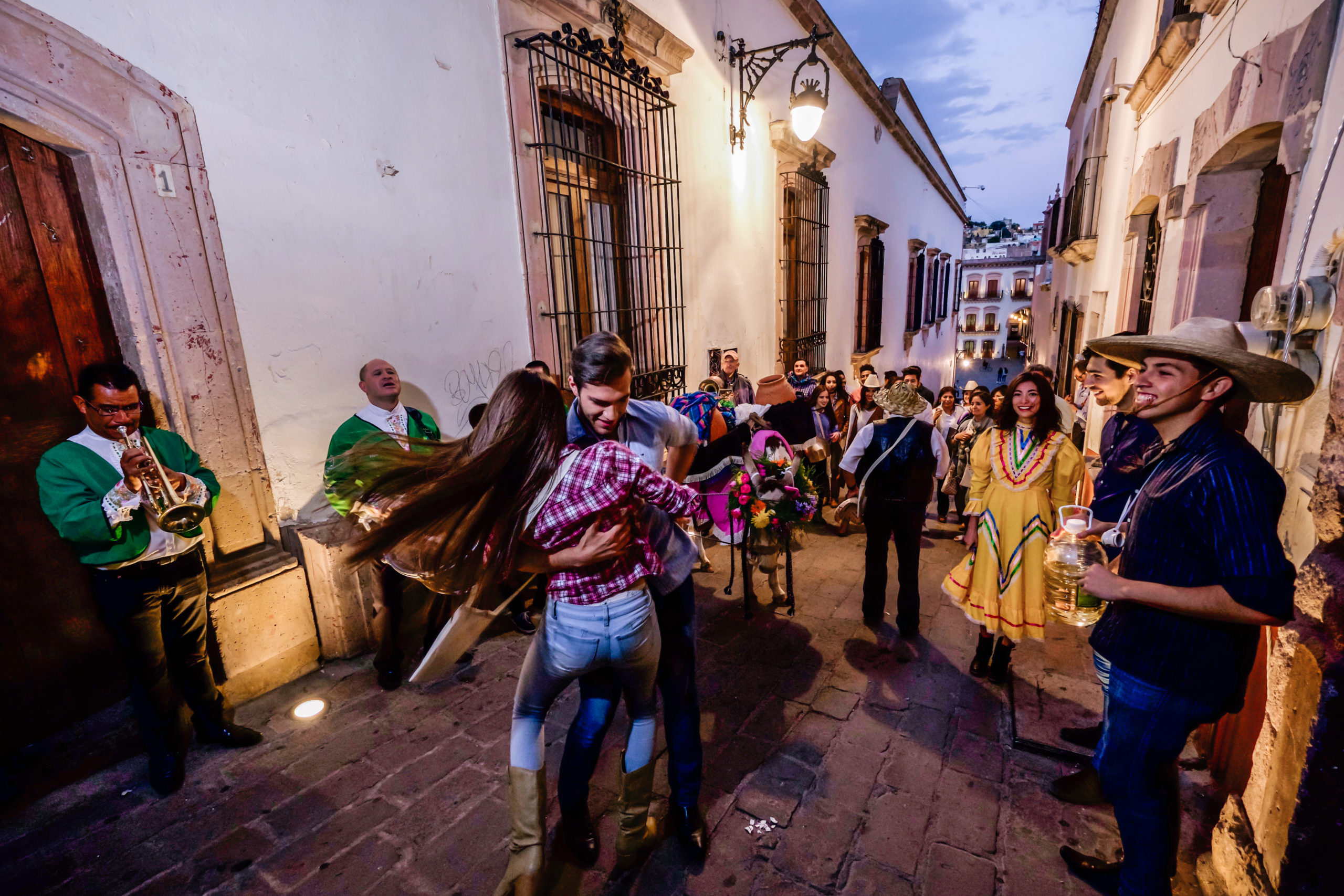 Callejoneadas en Zacatecas, ¡una experiencia que pone de buenas al más amargado! - México Desconocido