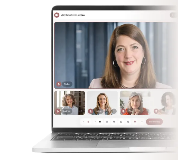 Videokonferenz mit fünf teilnehmenden Personen, darunter eine Frau im Hauptfenster, Titel Wöchentliches Q&A