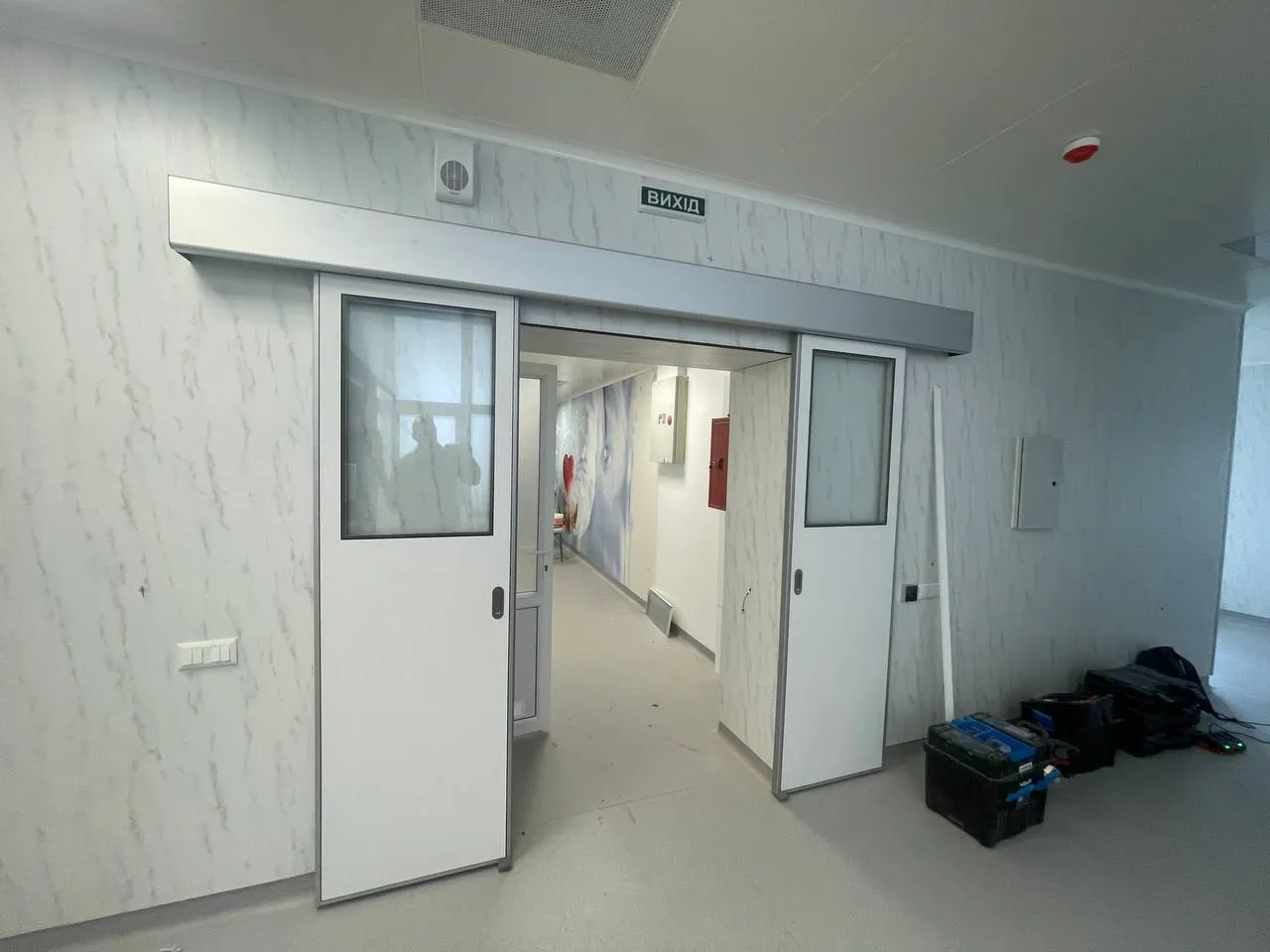 Автоматичні двері для чистих приміщень | Hospital Room