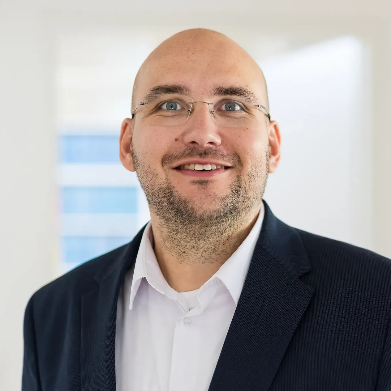 Portrait von Stefan Schremper, Gründer und Geschäftsführer der Firma Breach Expert GmbH für Cybersecurity und DSGVO Compliance