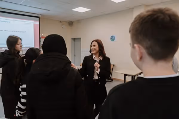 Warum der Börsenexpertin finanzielle Bildung an Schulen eine Herzensangelegenheit ist