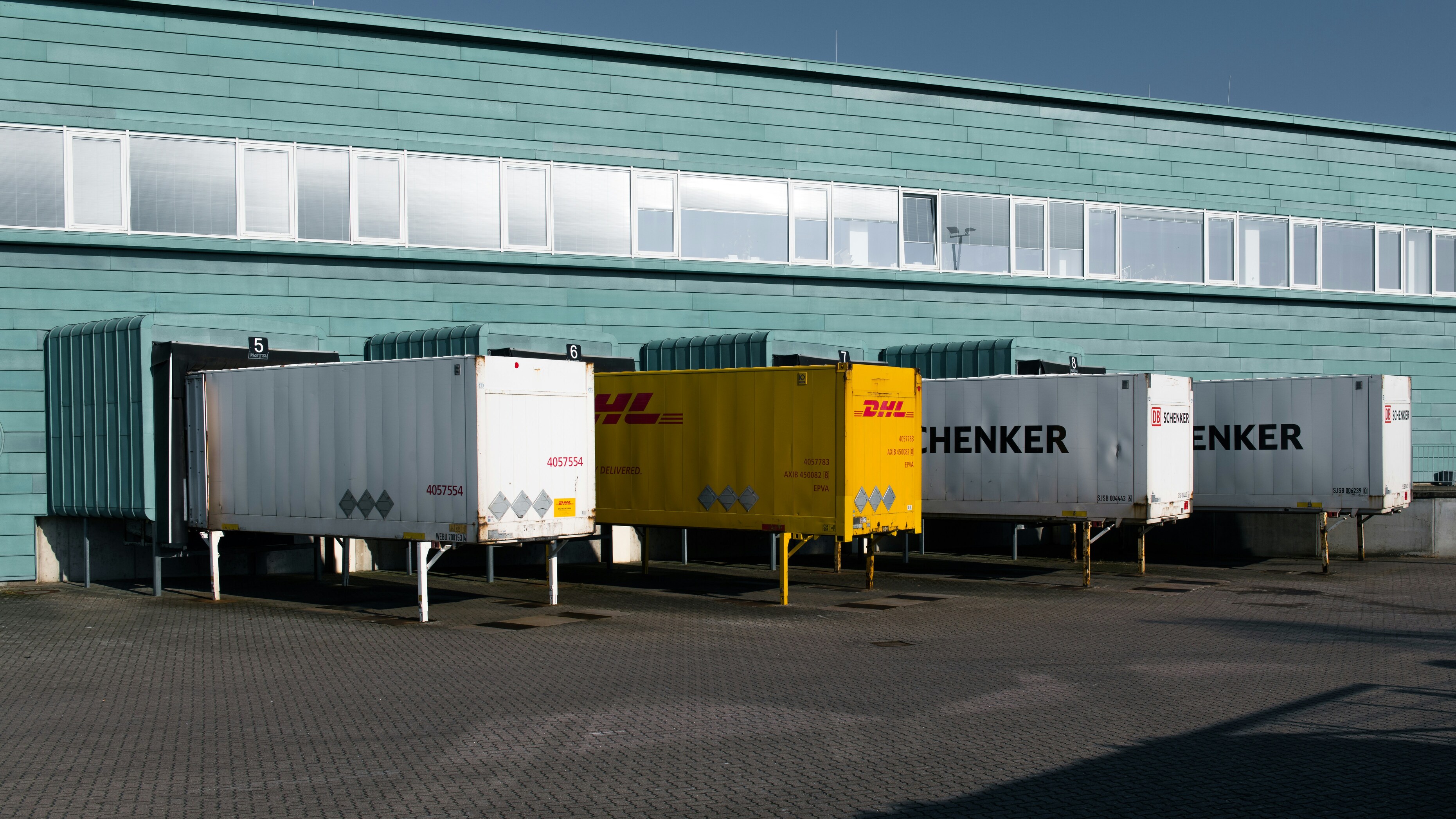 Zuverlässige Containerdienste für Erde, Bauschutt, Grünschnitt und mehr, für Privat und Gewerbekunden im Raum Sachsen.