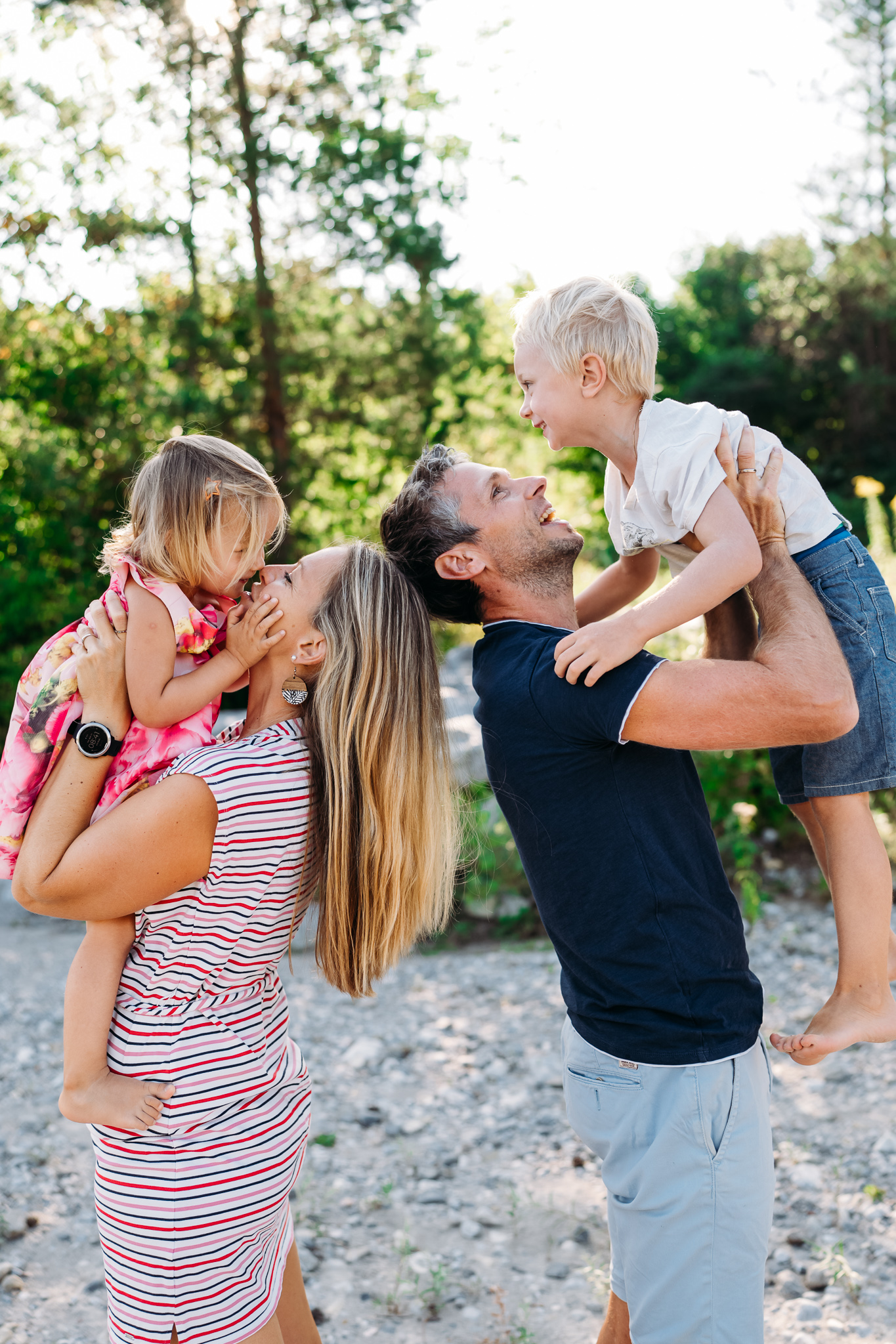 Familienfoto mit Morgensonne in St. Jakob im Rosental