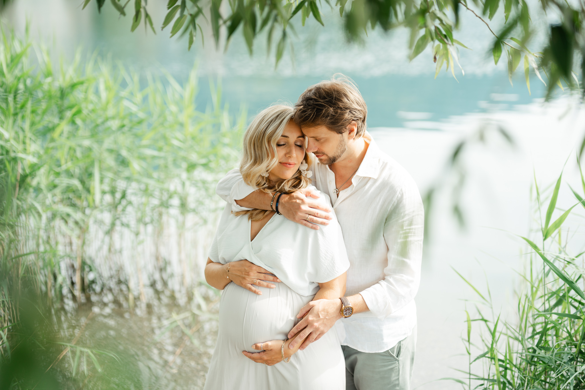 aarshooting romantisch am Ossiacher See – verliebtes Paar im Abendlicht